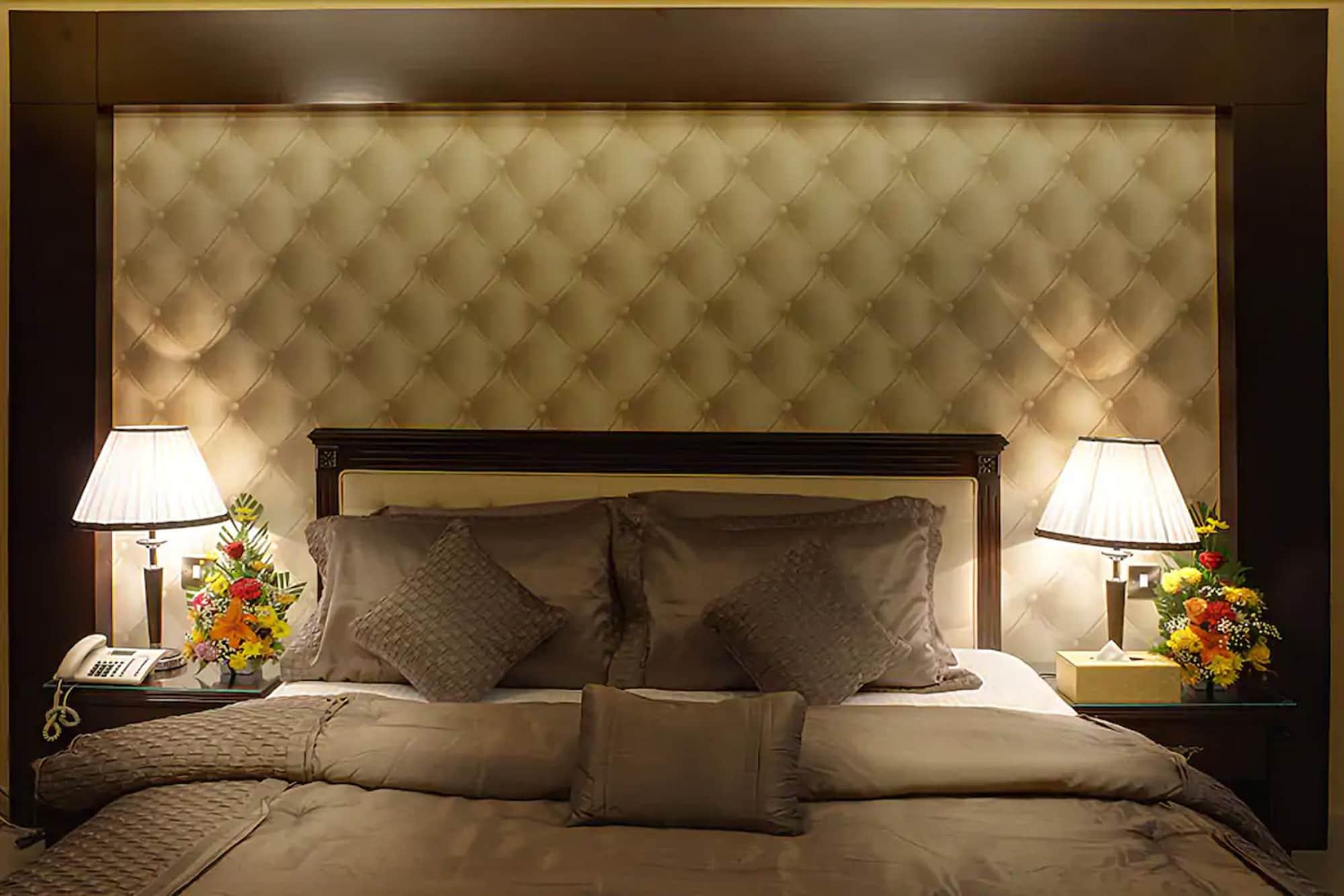 Deira Suites Deluxe Hotel Suites Dubai Exterior photo